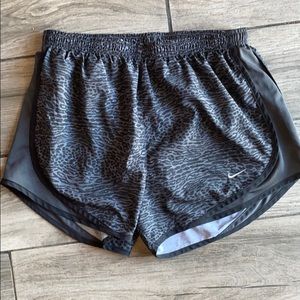 Nike tempo short